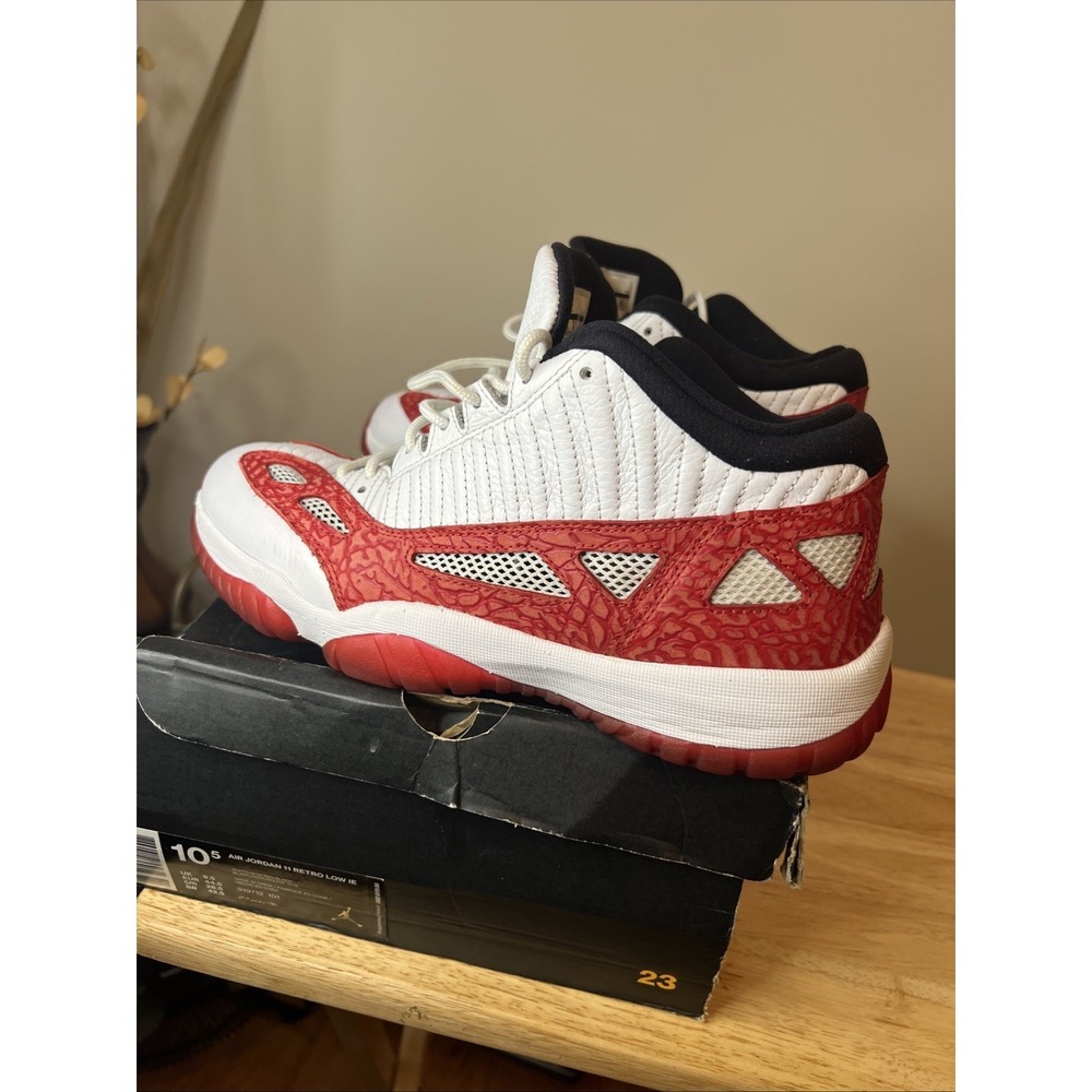 Air Jordan 11 Retro Low IE Men's Red White Size 10.5 919712-101 - Picture 4 of 7